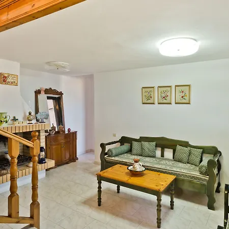 Mertonas Kyra Panagia