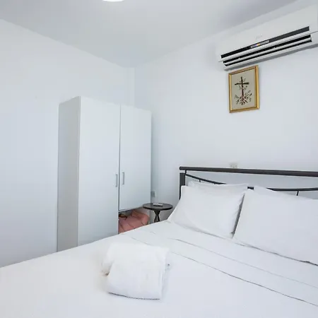 Mertonas * Kyra Panagia