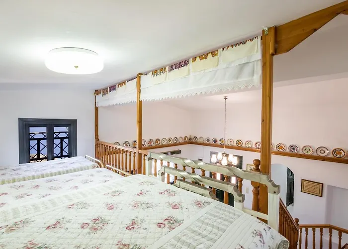 Mertonas * Kyra Panagia