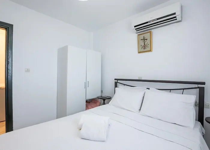 Mertonas * Kyra Panagia